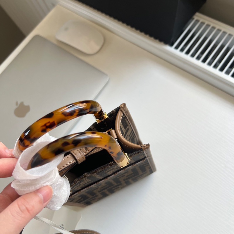 Fendi Sunshine Mini托特包經典老花元素淺卡其拼色,玳瑁手柄 13x18cm 全新閒置肩帶塵袋-3