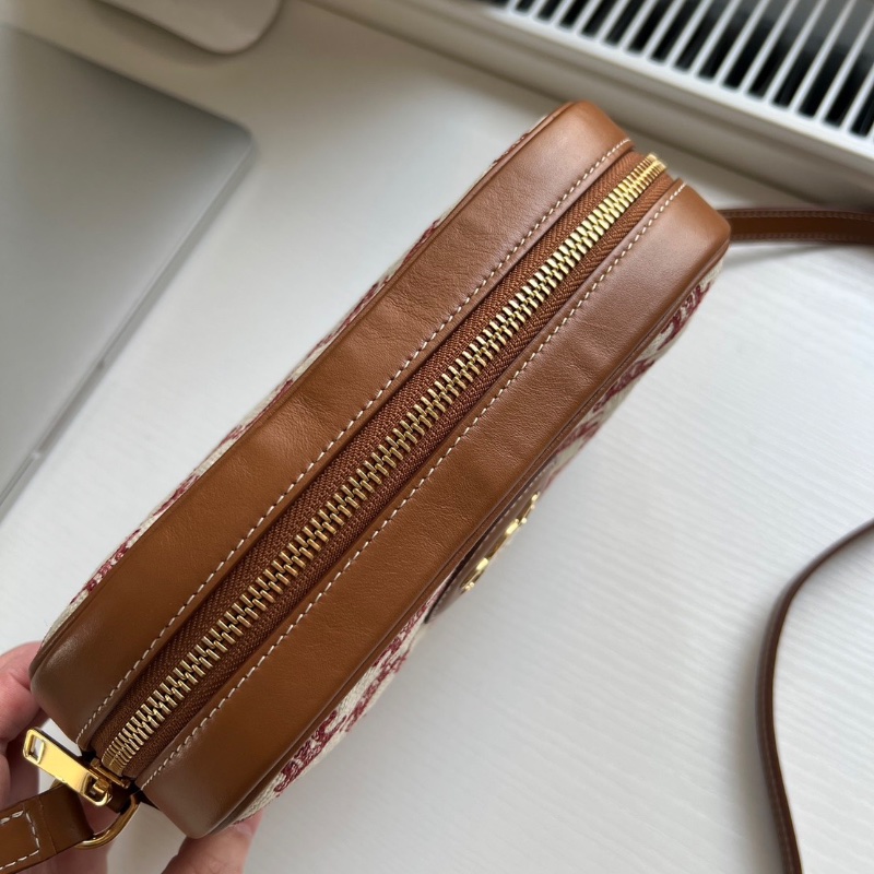 Celine凱璇門老花帆布拼皮相機包23*16*6 全新閒置配件塵袋-3