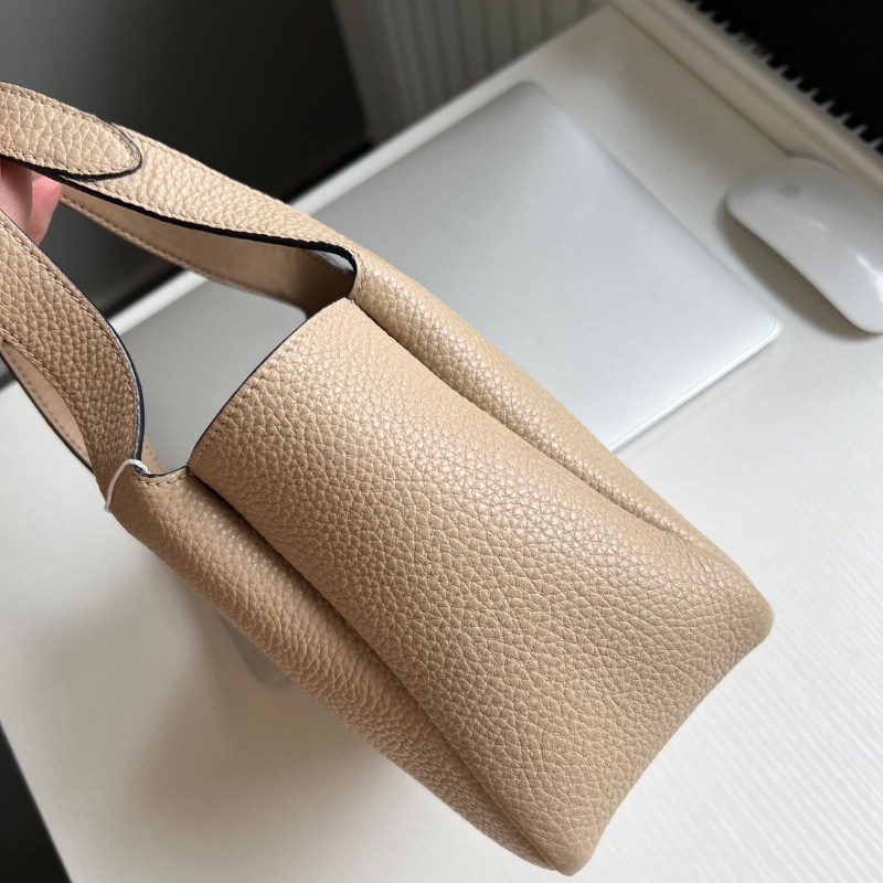 Prada卡其色mini菜籃子顆粒軟牛皮18*15.5*10 98新配件塵袋-4