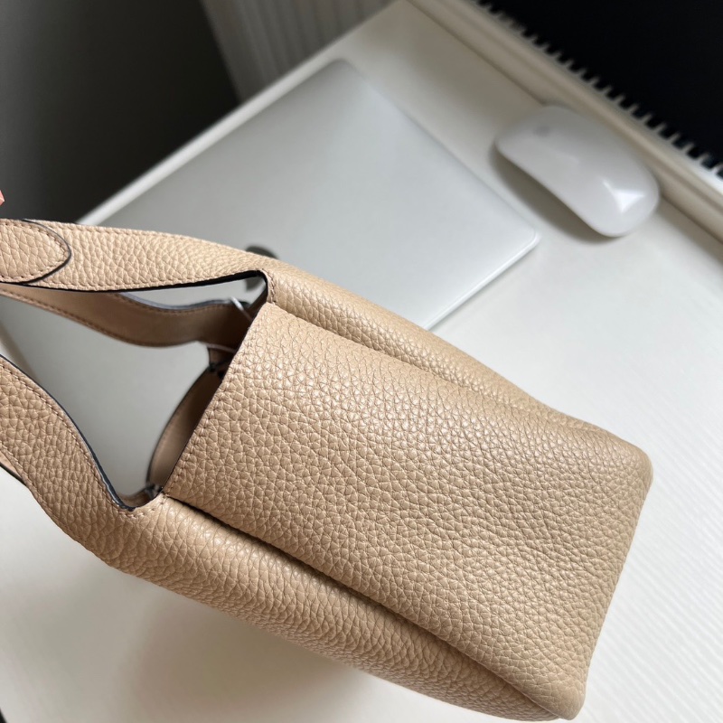 Prada卡其色mini菜籃子顆粒軟牛皮18*15.5*10 98新配件塵袋-6