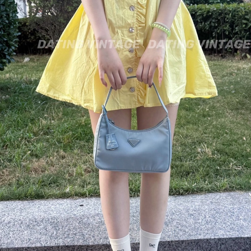 Prada baby藍尼龍包hobo肩背腋下包23*16*6cm 98新配件塵袋-0