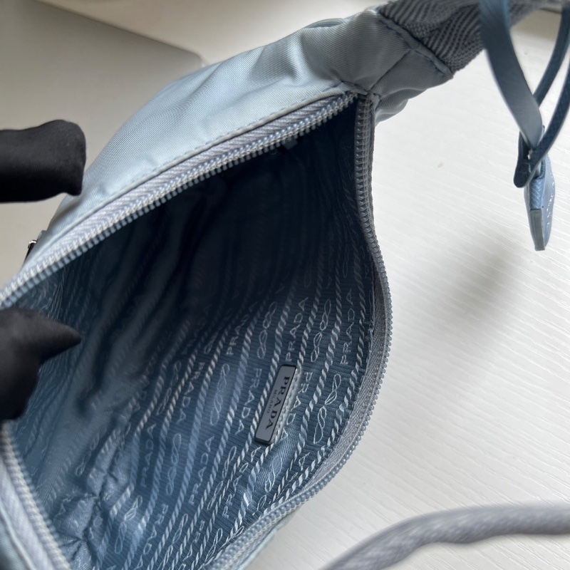 Prada baby藍尼龍包hobo肩背腋下包23*16*6cm 98新配件塵袋-2