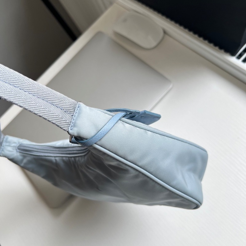 Prada baby藍尼龍包hobo肩背腋下包23*16*6cm 98新配件塵袋-3