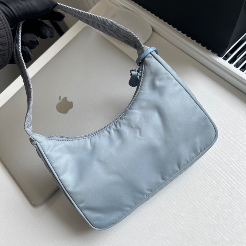 Prada baby藍尼龍包hobo肩背腋下包23*16*6cm 98新配件塵袋-6