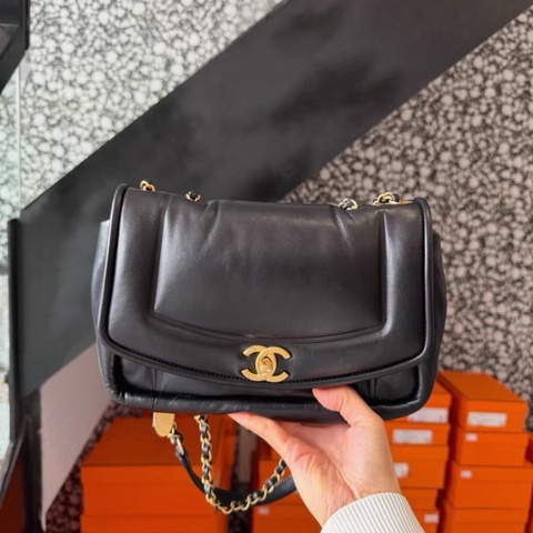 Chanel 黑金雲朵泡芙