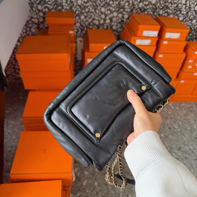 Chanel 黑金雲朵泡芙-1