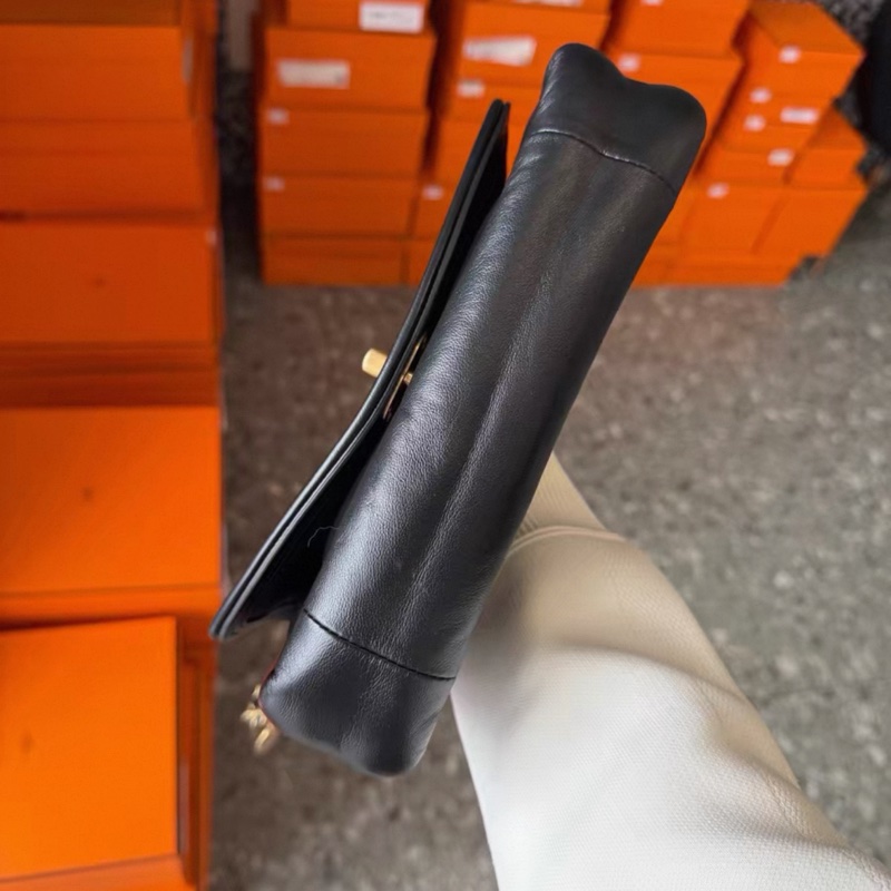 Chanel 黑金雲朵泡芙-2