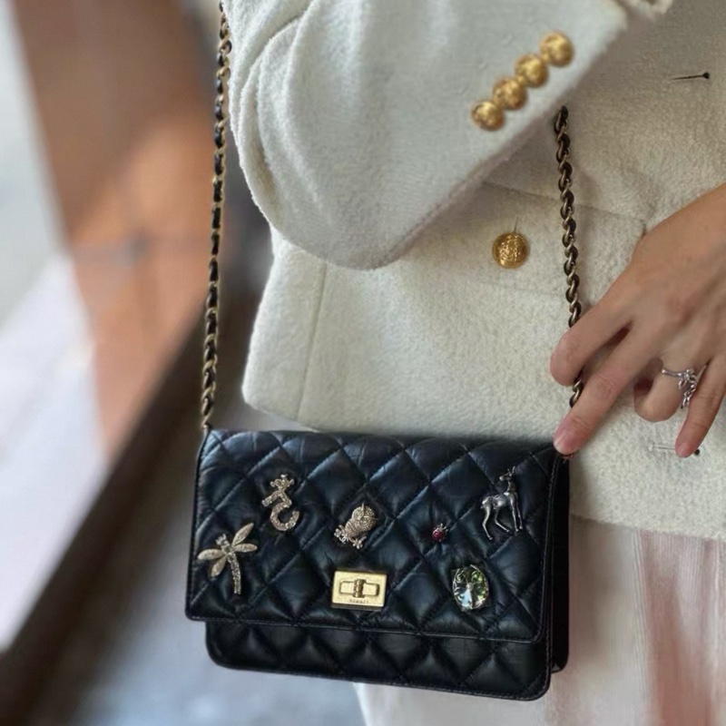 Chanel絕版徽章woc-4