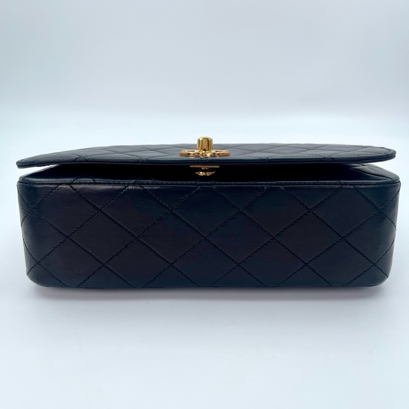 「JL精品代購」 香奈兒中古黑金羊皮大翻蓋書包扣鏈條包-7