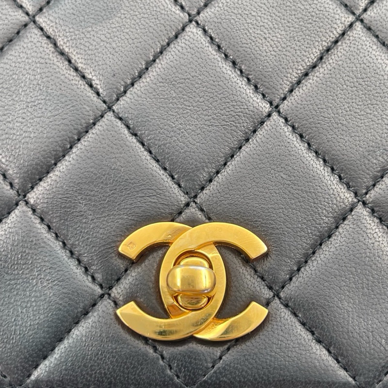 「JL精品代購」 香奈兒中古黑金羊皮大翻蓋書包扣鏈條包-8