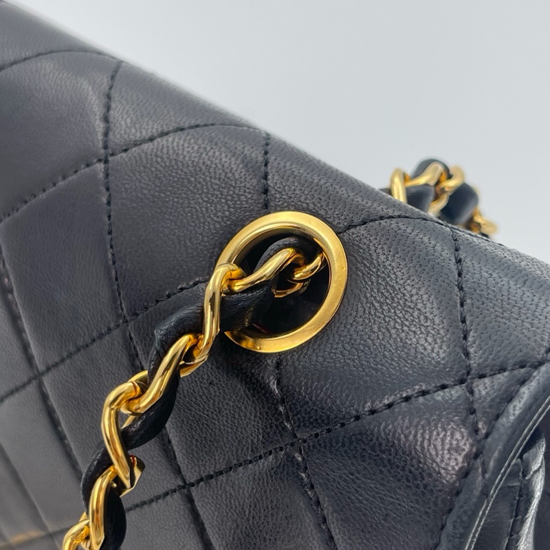 「JL精品代購」 香奈兒中古黑金羊皮大翻蓋書包扣鏈條包-18