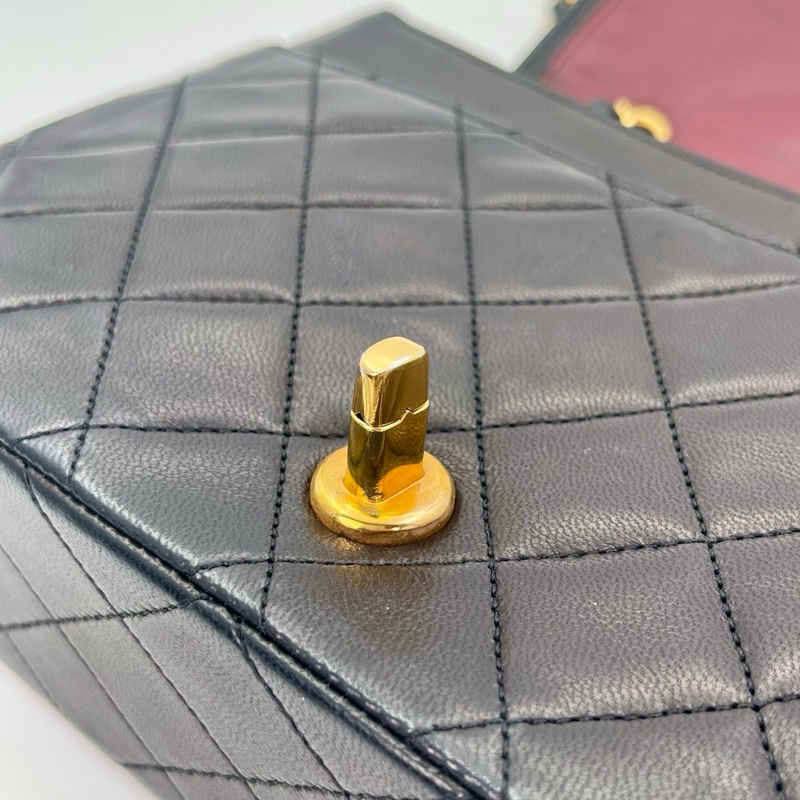 「JL精品代購」 香奈兒中古黑金羊皮大翻蓋書包扣鏈條包-25