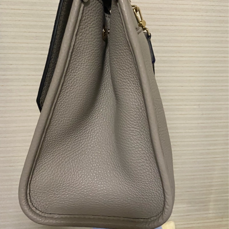 近全新 Bally 大象灰 灰色 鎖頭包 旋鈕 簡約低調 容量大 小方包 大方包 肩背帶 手提 斜背 皮質超好-1