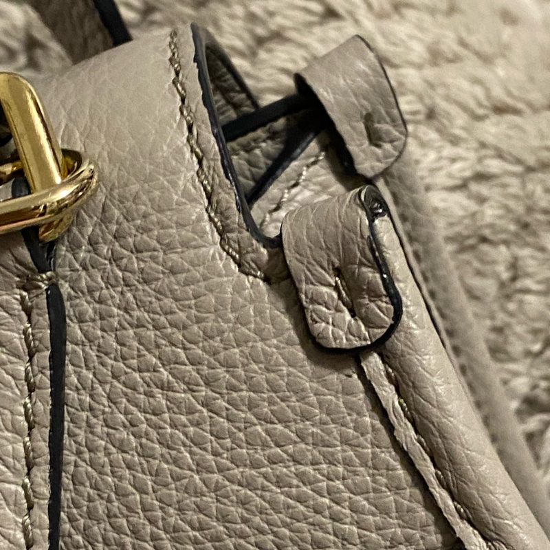 近全新 Bally 大象灰 灰色 鎖頭包 旋鈕 簡約低調 容量大 小方包 大方包 肩背帶 手提 斜背 皮質超好-7