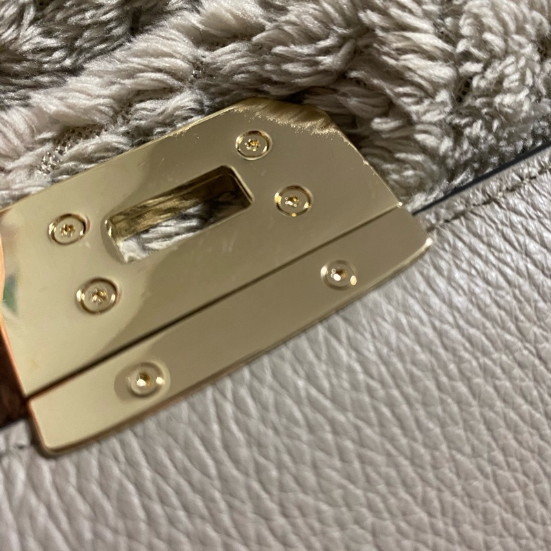 近全新 Bally 大象灰 灰色 鎖頭包 旋鈕 簡約低調 容量大 小方包 大方包 肩背帶 手提 斜背 皮質超好-16