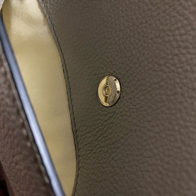 近全新 Bally 大象灰 灰色 鎖頭包 旋鈕 簡約低調 容量大 小方包 大方包 肩背帶 手提 斜背 皮質超好-17