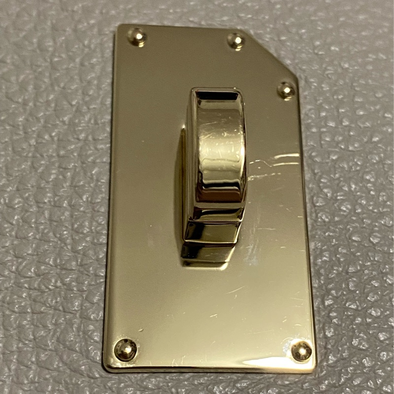 近全新 Bally 大象灰 灰色 鎖頭包 旋鈕 簡約低調 容量大 小方包 大方包 肩背帶 手提 斜背 皮質超好-19