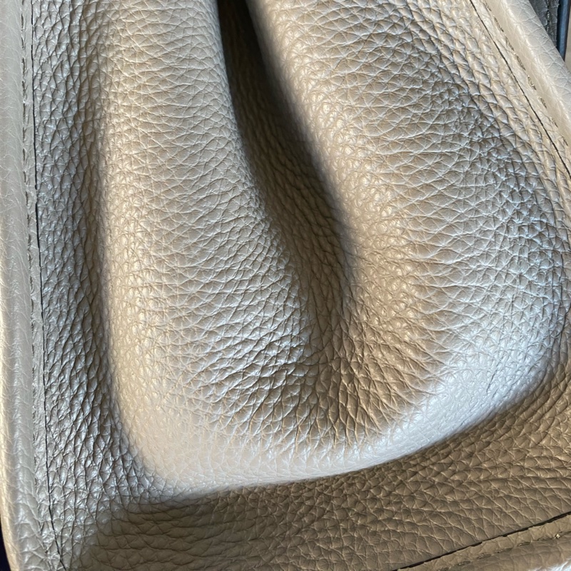 近全新 Bally 大象灰 灰色 鎖頭包 旋鈕 簡約低調 容量大 小方包 大方包 肩背帶 手提 斜背 皮質超好-6