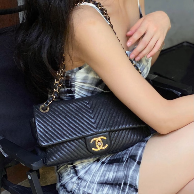 經典奢華👜 Chanel香奈兒黑金中號v紋cf鏈條單肩斜挎包-1
