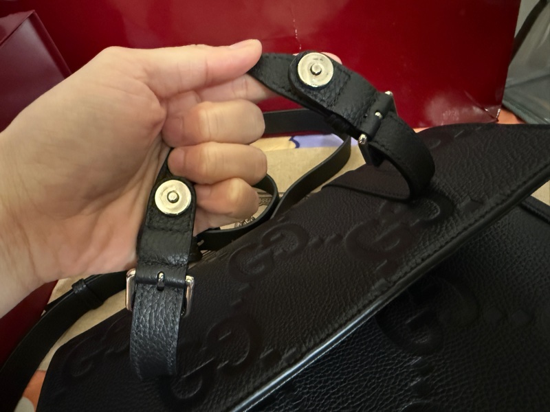 Gucci中型黑色Jumbo GG壓紋皮革側肩背郵差包AABY0 1000-8