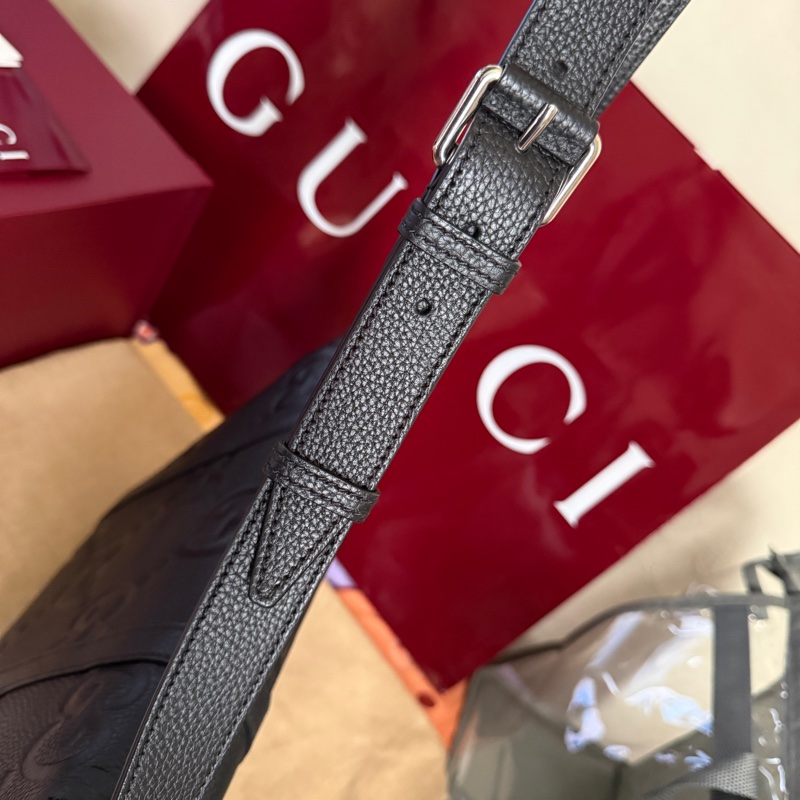 Gucci中型黑色Jumbo GG壓紋皮革側肩背郵差包AABY0 1000-11