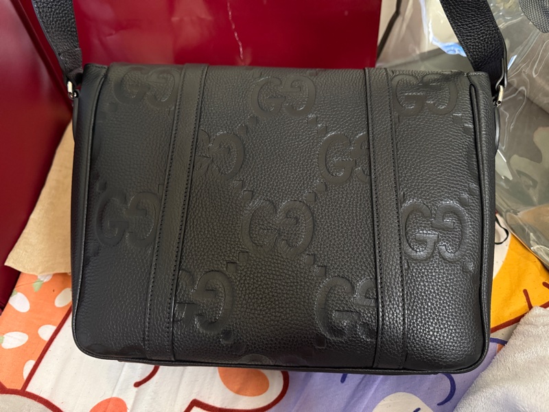 Gucci中型黑色Jumbo GG壓紋皮革側肩背郵差包AABY0 1000-12
