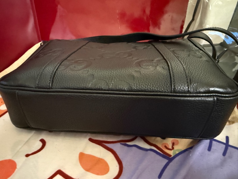 Gucci中型黑色Jumbo GG壓紋皮革側肩背郵差包AABY0 1000-13