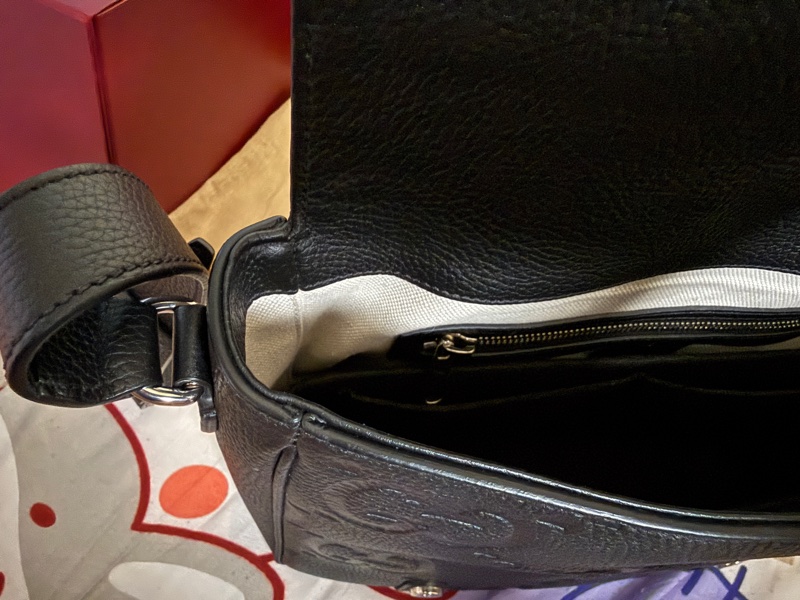 Gucci中型黑色Jumbo GG壓紋皮革側肩背郵差包AABY0 1000-16