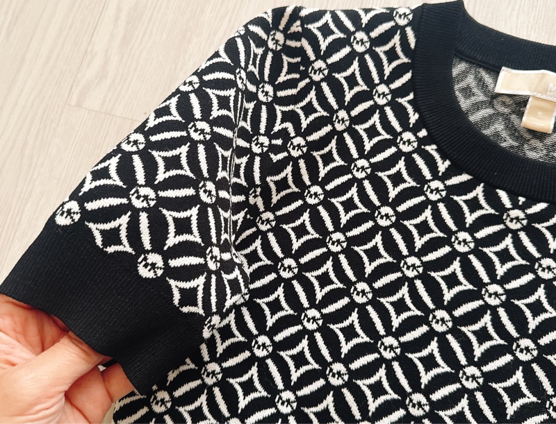 95成新 Michael kors 圖騰 短版 彈性 針織上衣 S號-3