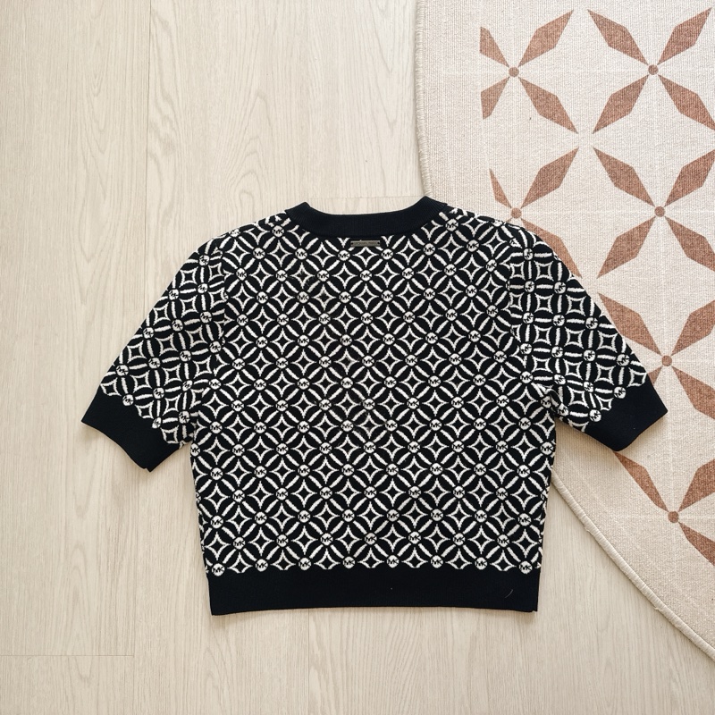 95成新 Michael kors 圖騰 短版 彈性 針織上衣 S號-13