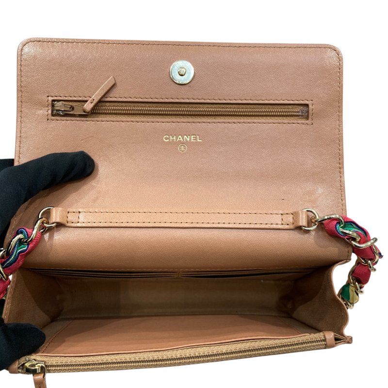 CHANEL 香奈兒 WOC 皮革 緞帶鍊條 側背包 泰奶色-7