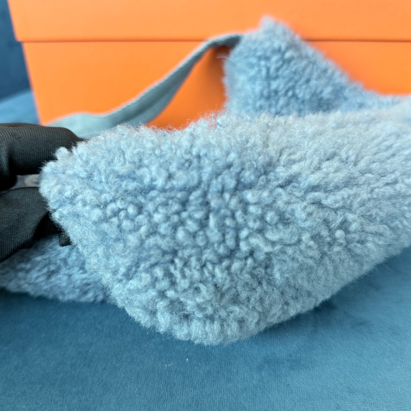 Prada✨尼龍2000 羊羔毛尼龍天藍色Hobo手提包-3