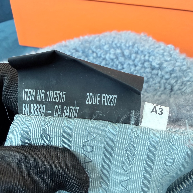 Prada✨尼龍2000 羊羔毛尼龍天藍色Hobo手提包-8