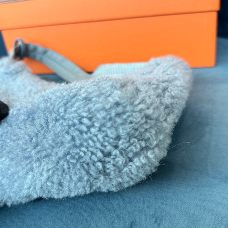 Prada✨尼龍2000 羊羔毛尼龍天藍色Hobo手提包-12