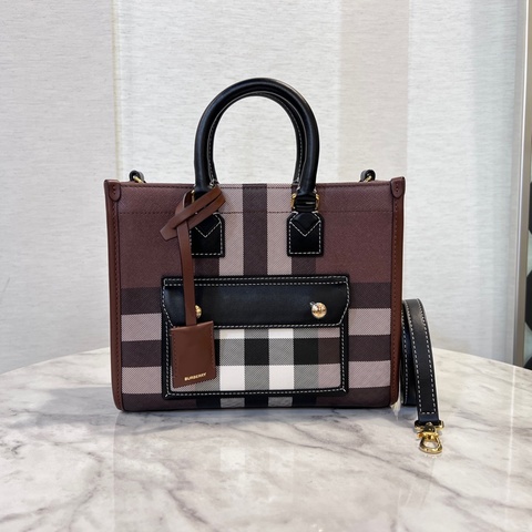 Burberry 經典格紋金釦Freya迷你手提斜背包