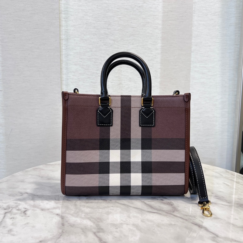 Burberry 經典格紋金釦Freya迷你手提斜背包-1