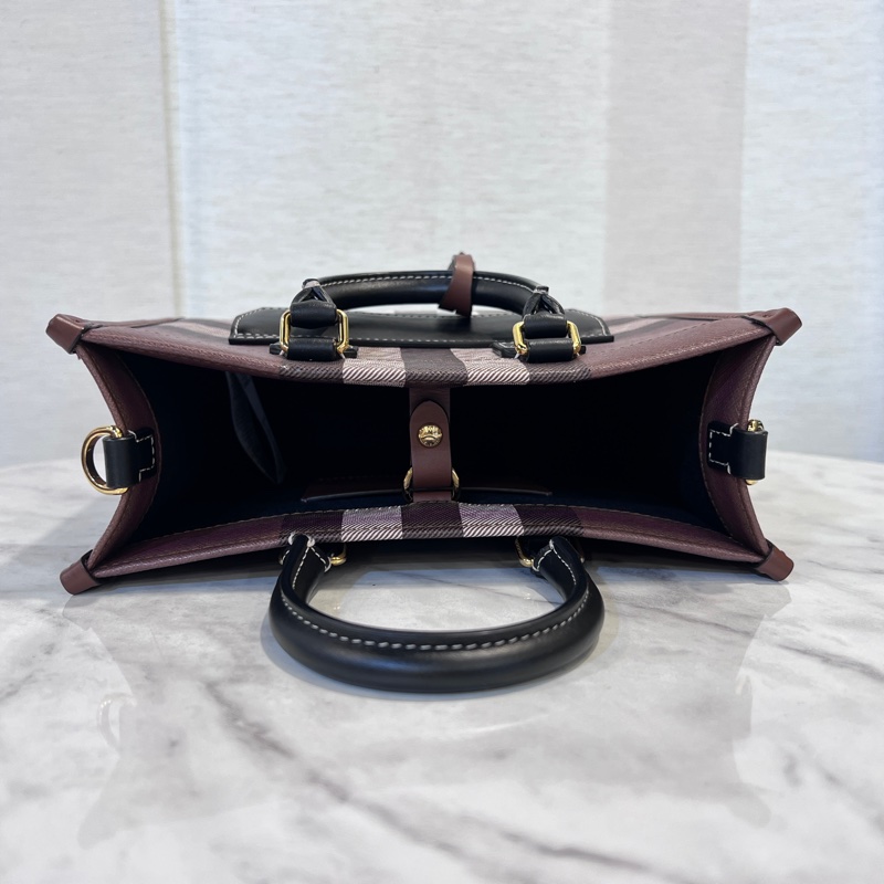 Burberry 經典格紋金釦Freya迷你手提斜背包-4