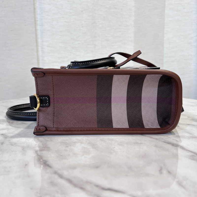 Burberry 經典格紋金釦Freya迷你手提斜背包-5