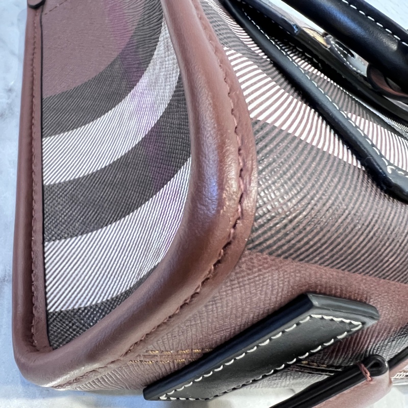 Burberry 經典格紋金釦Freya迷你手提斜背包-6