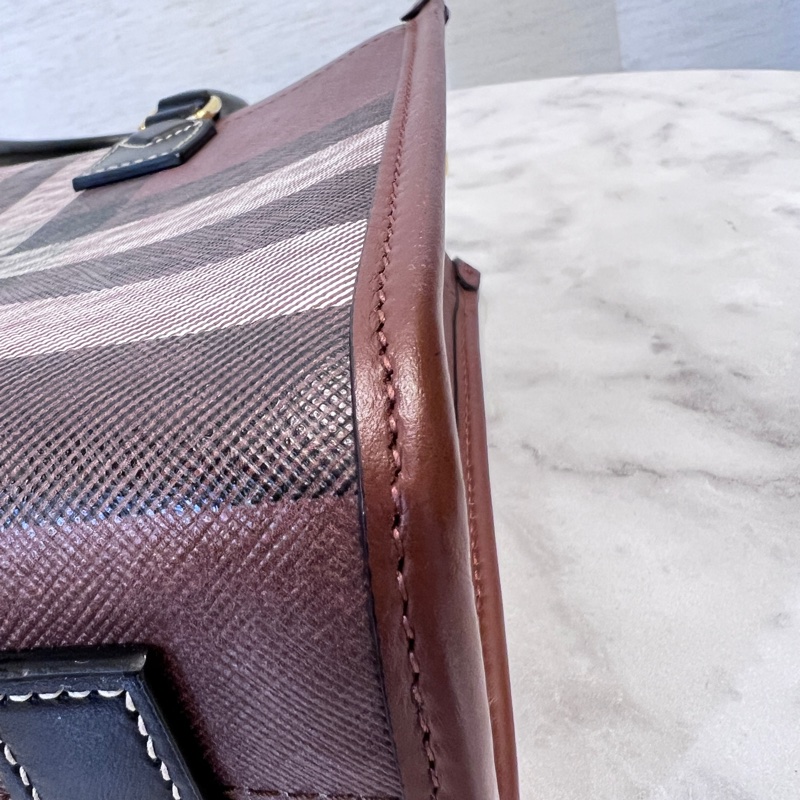 Burberry 經典格紋金釦Freya迷你手提斜背包-9