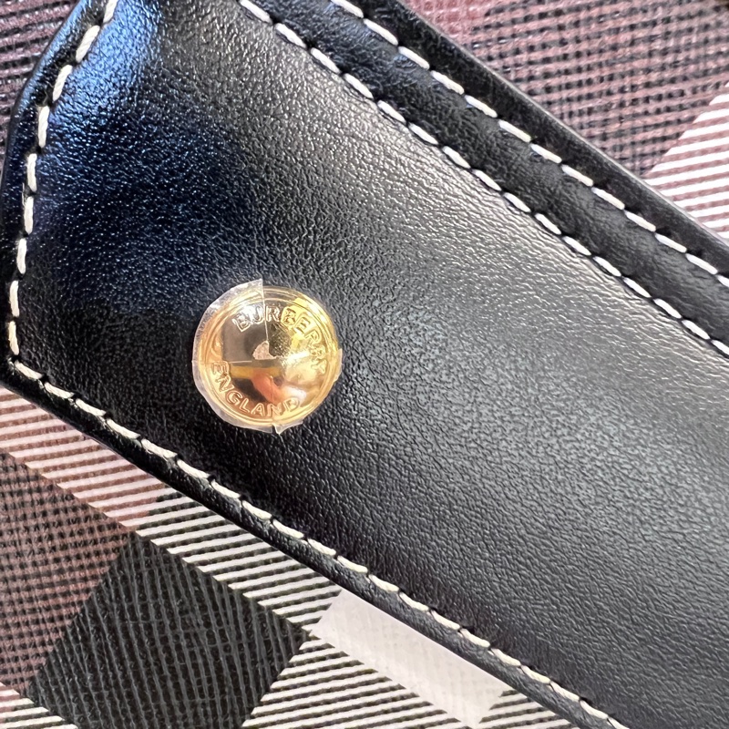 Burberry 經典格紋金釦Freya迷你手提斜背包-11