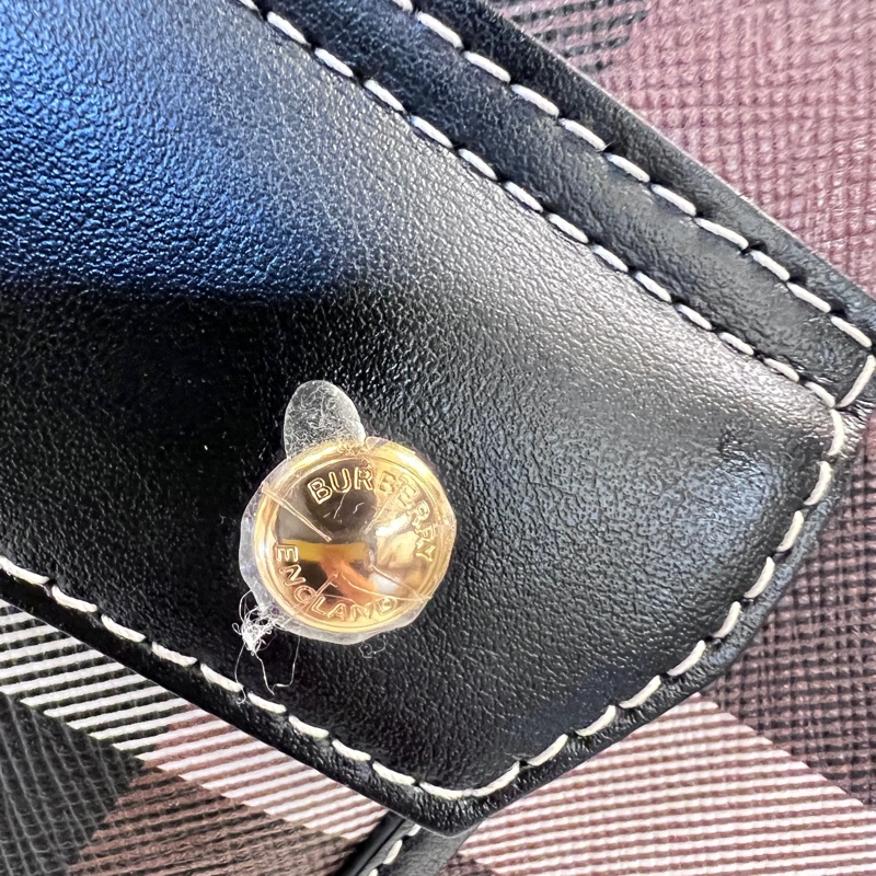 Burberry 經典格紋金釦Freya迷你手提斜背包-12