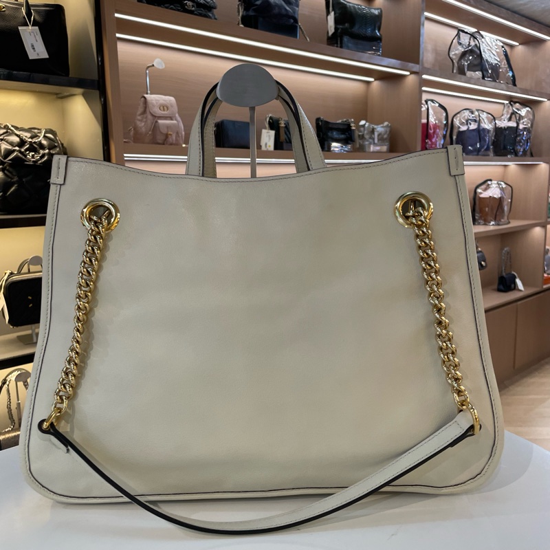 Gucci古驰Horsebit 1955系列中号托特包，白色马衔扣设计，经典款式，容量大，日常通勤、出门都很实用-1