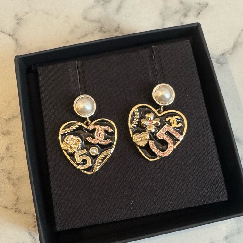 Chanel ABD341珍珠愛心吊飾耳環  超美😻❤️‍🔥❤️‍🔥-1