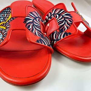 ＊奢華大道國際精品＊【H0412】HERMES橘紅色 絲巾緞面 H粗跟涼鞋 37.5號-4