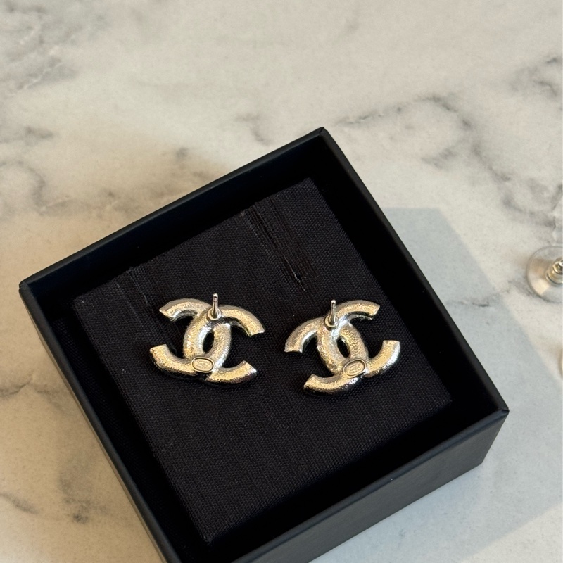 Chanel白邊銀鑽雙C耳環 氣質又帶貴氣❤️-3