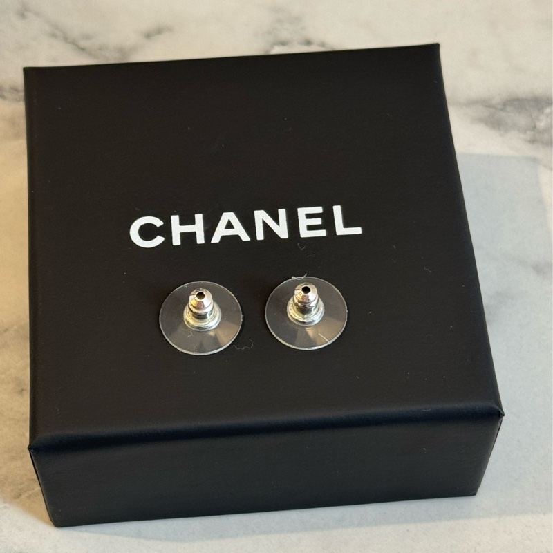 Chanel白邊銀鑽雙C耳環 氣質又帶貴氣❤️-6