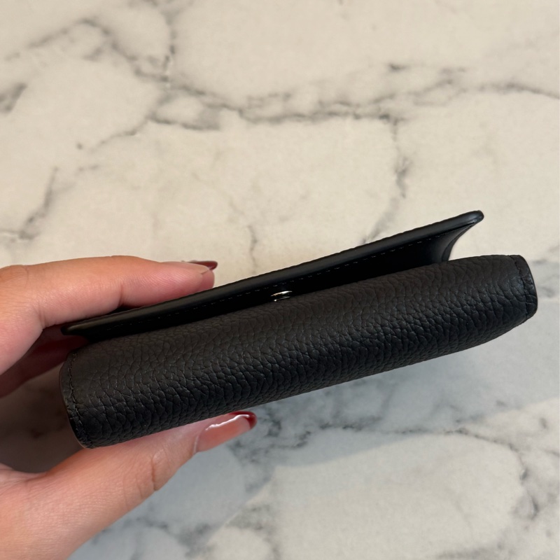 LV M26250黑皮革三折短夾-5