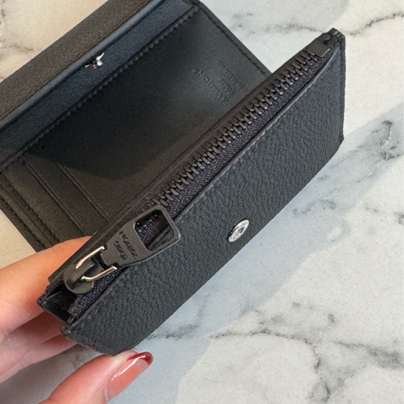 LV M26250黑皮革三折短夾-14