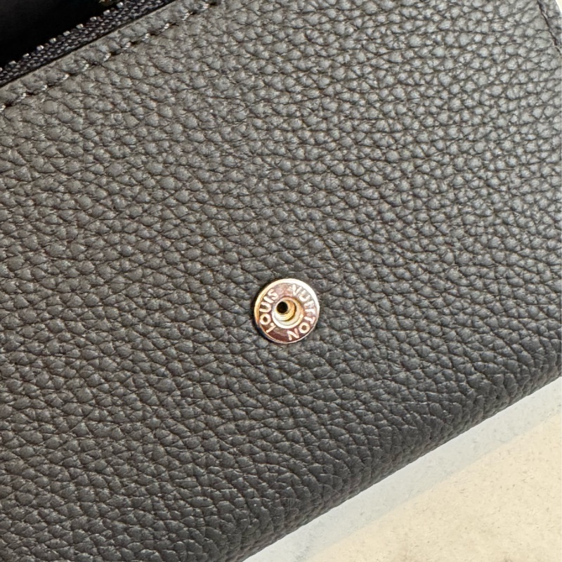 LV M26250黑皮革三折短夾-15